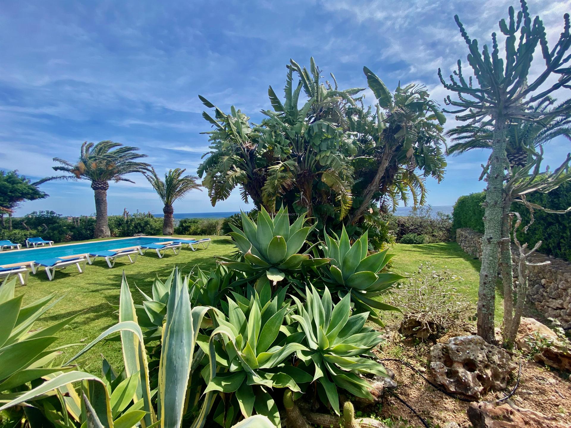 Minorque - Location d’une maison avec piscine, jardin et vue mer à 180°