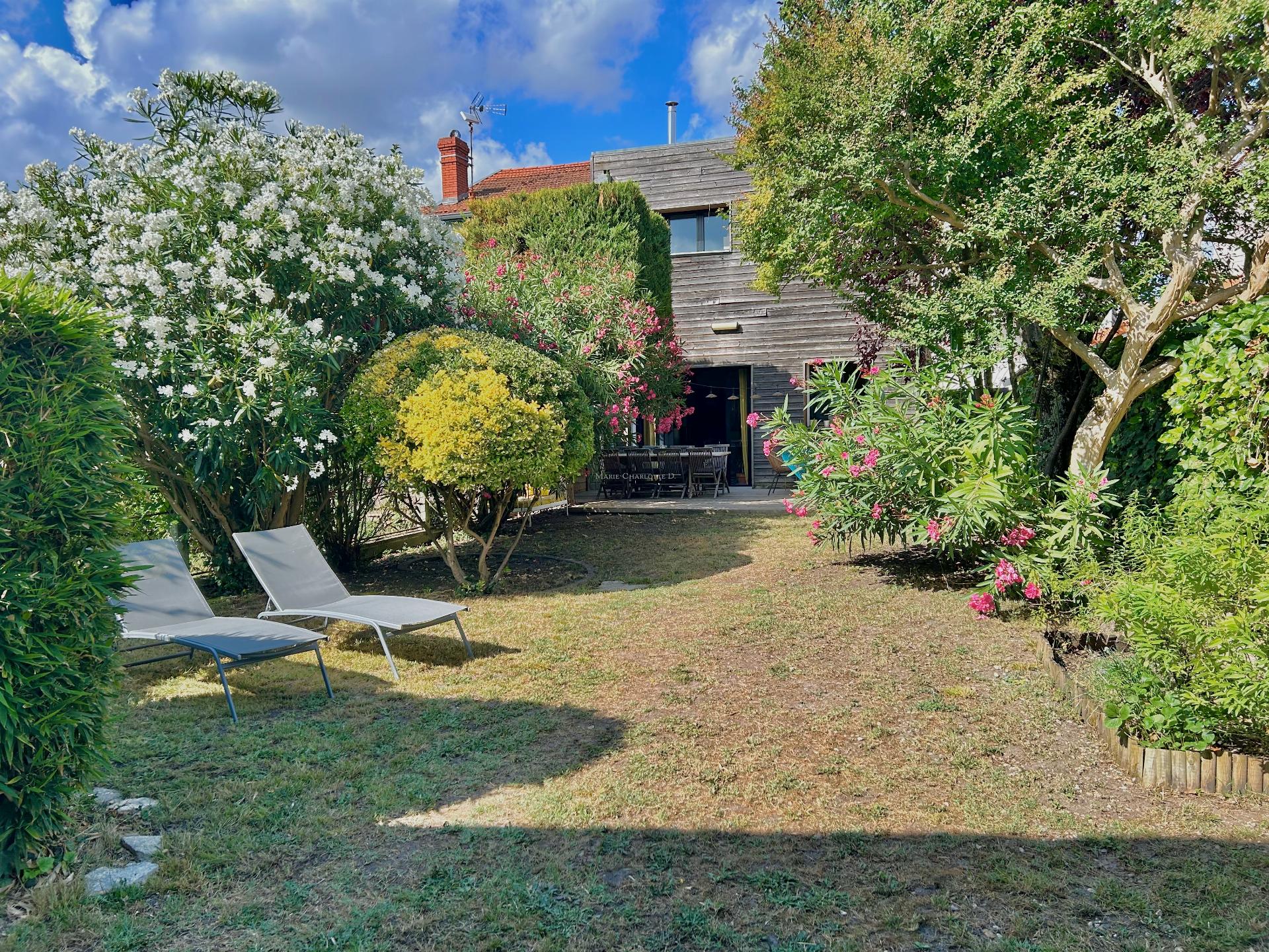 Maison familiale avec jardin – Chartrons / Prunier